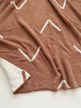 Load image into Gallery viewer, Arrow Blanket, Caramel & Cream