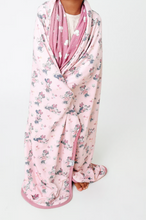 Load image into Gallery viewer, Minnie Mouse 3-Layer Quilt